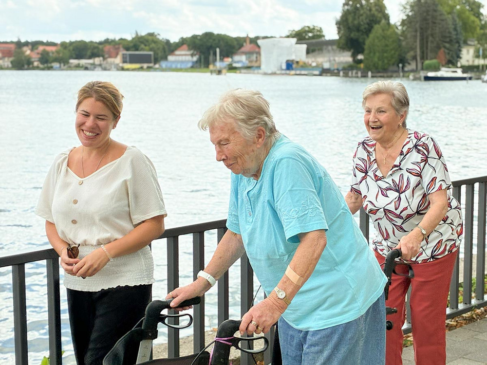 Tagespflege-Riviera_Spaziergang.jpg